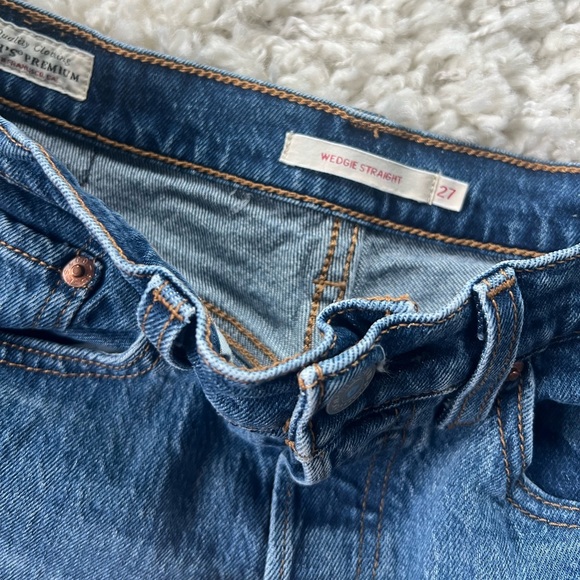 Wedgie Straight Levis - Picture 3 of 4